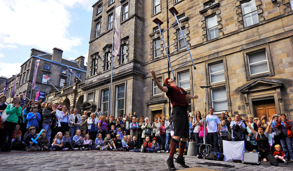 Street Performer - By Festival Fringe Society (Own work) [CC BY-SA 3.0 ], via Wikimedia Commons