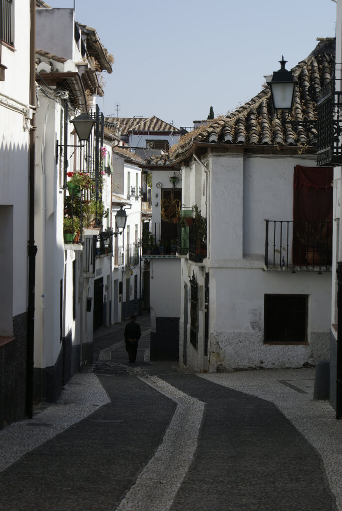 Streets in the Albayzín, Granada. Taken by Nathan Wong via Flickr.