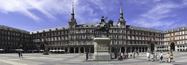 Statue of King Philip III in Plaza Mayor. Taken by Loek Zanders via Flickr.
